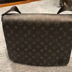 Louis Vuitton District Messenger Bag